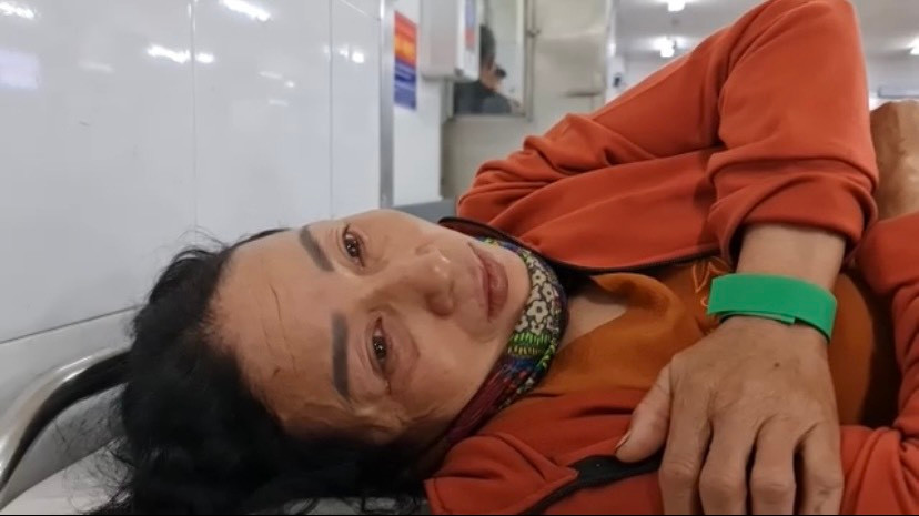 Bà Thoa kể lại vụ việc lúc chiếc xe khách rơi xuống vực. Bà Thoa kể lại vụ việc lúc chiếc xe khách rơi xuống vực.