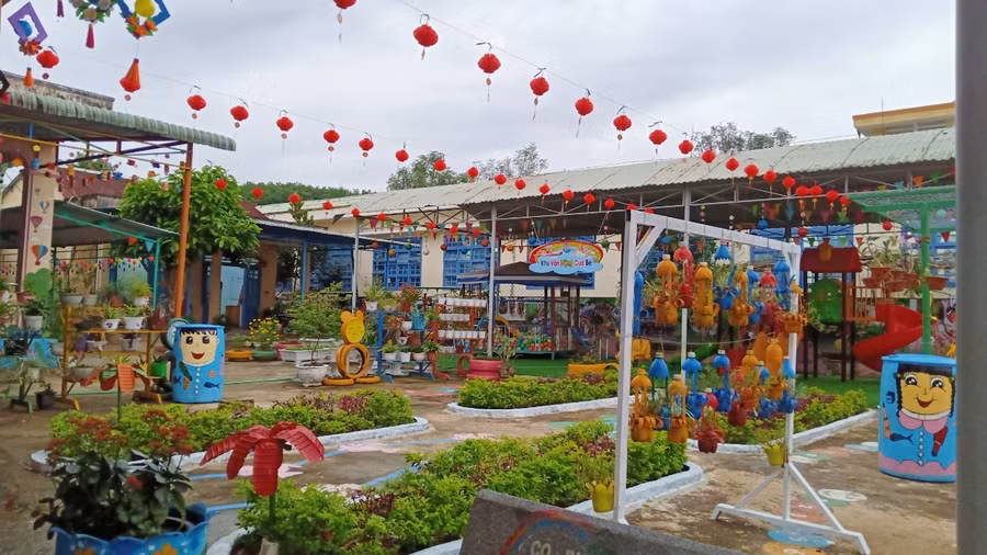 Khu vui chơi của các trẻ mầm non Trường Mẫu giáo Tuổi Hồng.