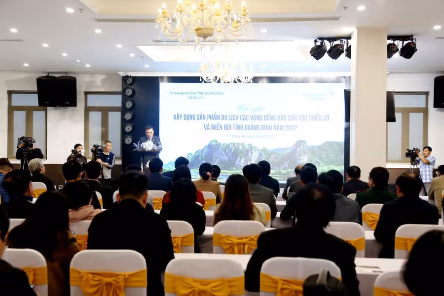 Toàn cảnh Hội nghị phát triển sản phẩm du lịch các vùng đồng bào dân tộc thiểu số và miền núi tỉnh Quảng Bình năm 2022.