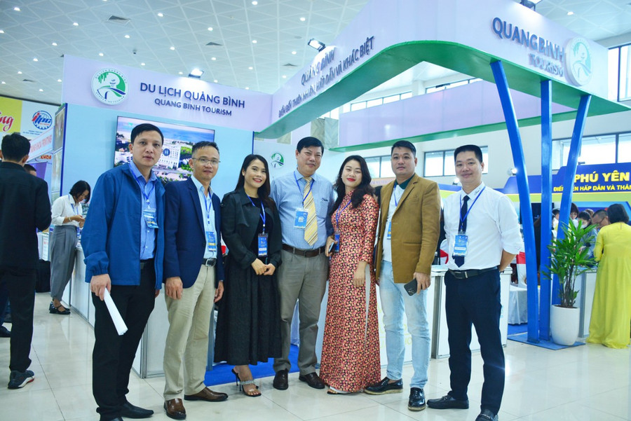 Thông qua hội chợ, các đơn vị, doanh nghiệp được học hỏi và chia sẻ kinh nghiệm trong xây dựng sản phẩm du lịch, quảng bá và xúc tiến cũng như các chính sách kích cầu du lịch. Thông qua hội chợ, các đơn vị, doanh nghiệp được học hỏi và chia sẻ kinh nghiệm trong xây dựng sản phẩm du lịch, quảng bá và xúc tiến cũng như các chính sách kích cầu du lịch.