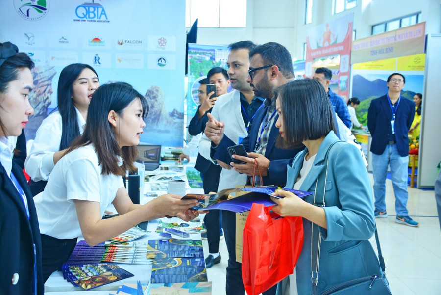 Du lịch Quảng Bình giới thiệu, quảng bá các sản phẩm du lịch đặc trưng, nhất là các sản phẩm du lịch khám phá, trải nghiệm thiên nhiên, du lịch nghĩ dưỡng, vui chơi giải trí, du lịch cộng đồng, du lịch tham quan tìm hiểu văn hóa, lịch sử... Du lịch Quảng Bình giới thiệu, quảng bá các sản phẩm du lịch đặc trưng, nhất là các sản phẩm du lịch khám phá, trải nghiệm thiên nhiên, du lịch nghĩ dưỡng, vui chơi giải trí, du lịch cộng đồng, du lịch tham quan tìm hiểu văn hóa, lịch sử...