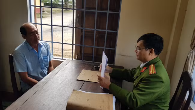 Tài xế Trương Anh Minh khai nhận hành vi vi phạm pháp luật tại cơ quan công an. Tài xế Trương Anh Minh khai nhận hành vi vi phạm pháp luật tại cơ quan công an.