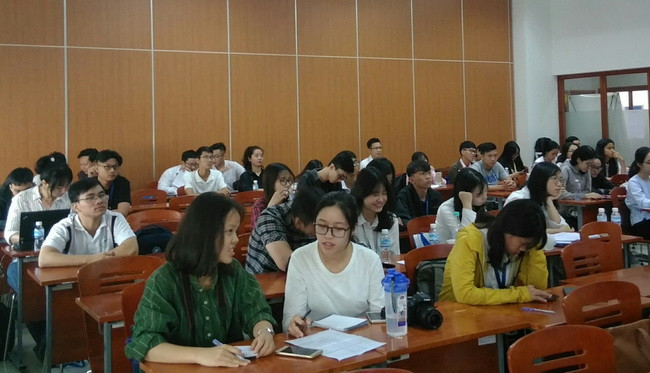 Sự kiện thu hút rất đông các nhà khoa học trẻ, giảng viên, sinh viên các trường ĐH- CĐ đến tham dự. Sự kiện thu hút rất đông các nhà khoa học trẻ, giảng viên, sinh viên các trường ĐH- CĐ đến tham dự.