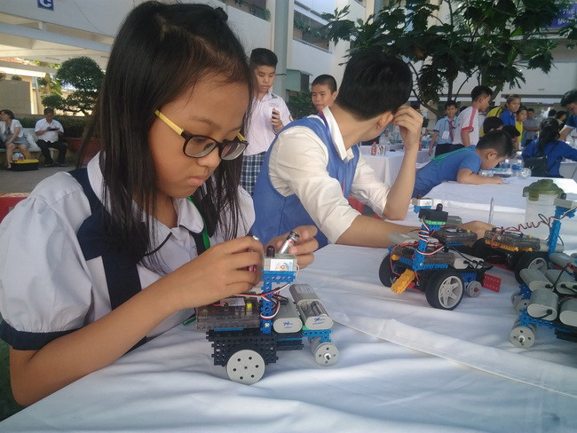 Thanh Hằng là thí sinh nữ duy nhất tham gia cuộc thi Robot năm nay.