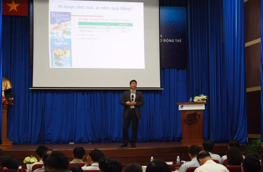 TS Huỳnh Thế Du báo cáo tham luận tại hội nghị. TS Huỳnh Thế Du báo cáo tham luận tại hội nghị.