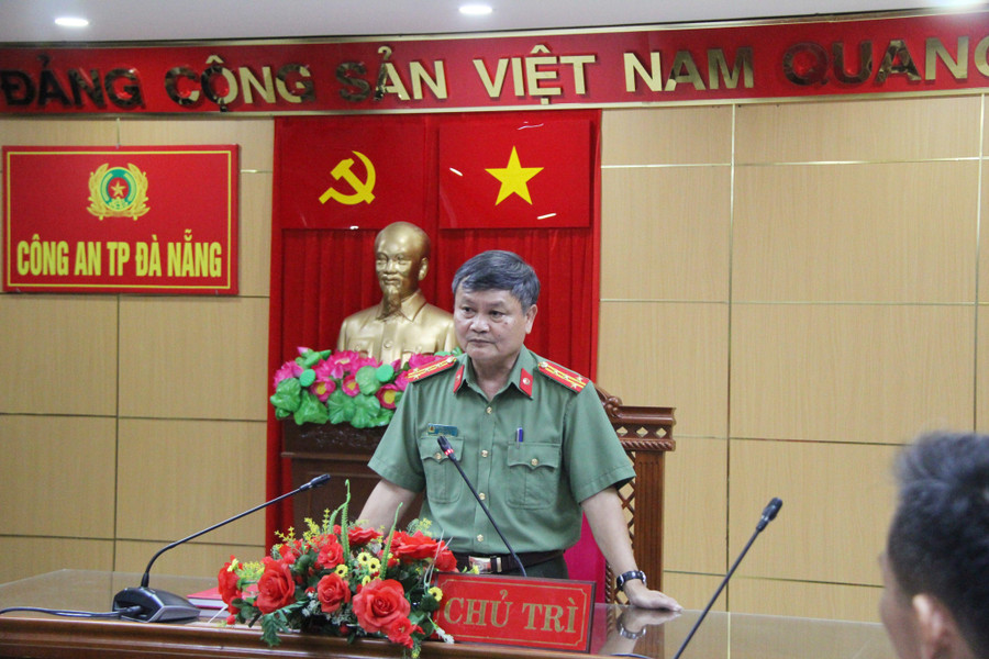 Đại tá Nguyễn Đức Dũng - Trưởng phòng Tham mưu Công an TP. Đà Nẵng thông tin về vụ việc. Đại tá Nguyễn Đức Dũng - Trưởng phòng Tham mưu Công an TP. Đà Nẵng thông tin về vụ việc.