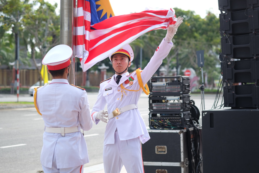 Thượng cờ Malaysia. Thượng cờ Malaysia.