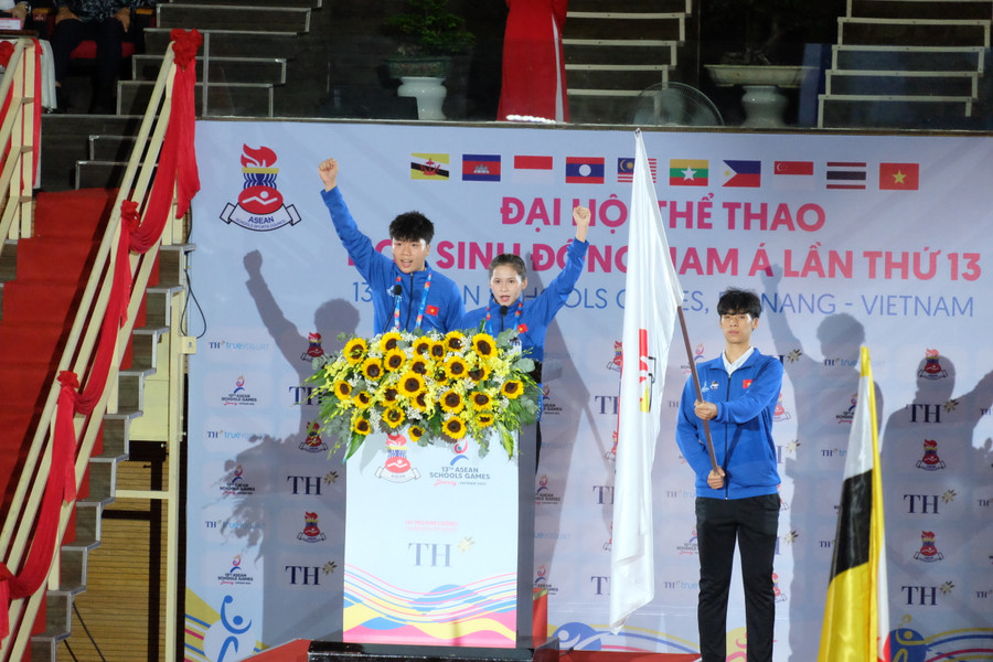 Các vận động viên tuyên thệ tại Đại hội.