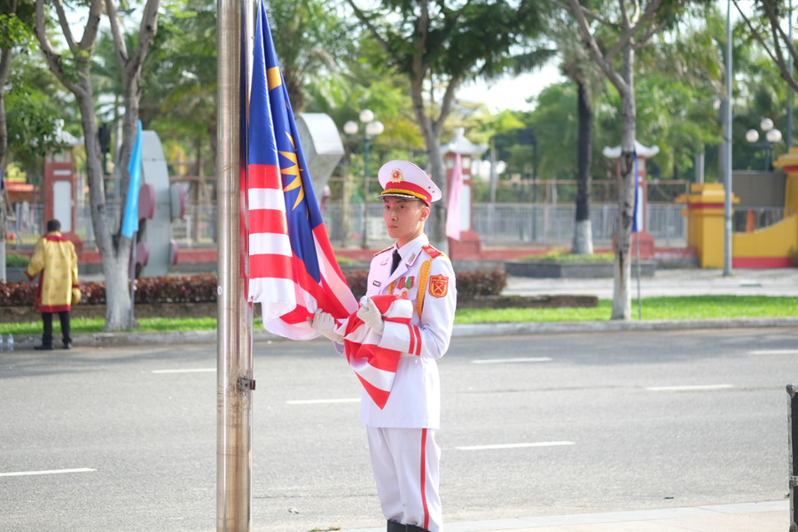 Các chiến sĩ Quân đội nhân dân Việt Nam tham gia lễ Thượng cờ. Các chiến sĩ Quân đội nhân dân Việt Nam tham gia lễ Thượng cờ.