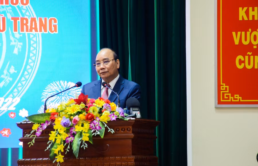 Chủ tịch nước Nguyễn Xuân Phúc thăm và chúc Tết các lực lượng vũ trang TP Đà Nẵng.