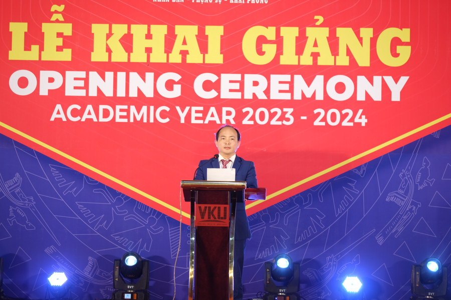 PGS.TS Huỳnh Công Pháp - Hiệu trưởng Trường VKU khai giảng năm học mới. (Ảnh: Hoàng Vinh) PGS.TS Huỳnh Công Pháp - Hiệu trưởng Trường VKU khai giảng năm học mới. (Ảnh: Hoàng Vinh)