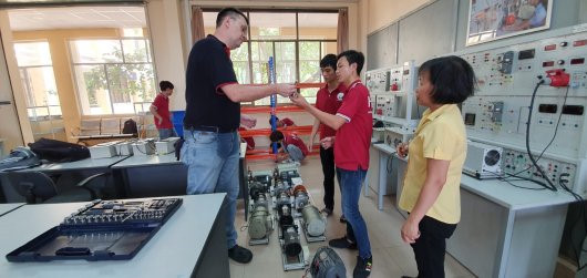 Chuyên gia tư vấn cho người tham dự