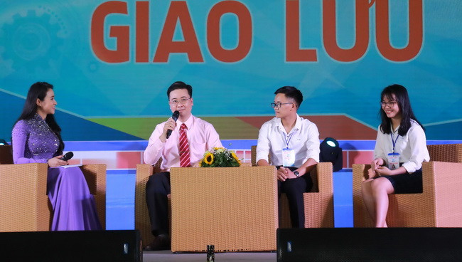 PGS.TS Trần Minh Triết, chia sẻ về những kỷ niệm ngày đầu đến với Euréka tại buổi giao lưu tổng kết 20 năm giải thưởng. PGS.TS Trần Minh Triết, chia sẻ về những kỷ niệm ngày đầu đến với Euréka tại buổi giao lưu tổng kết 20 năm giải thưởng.