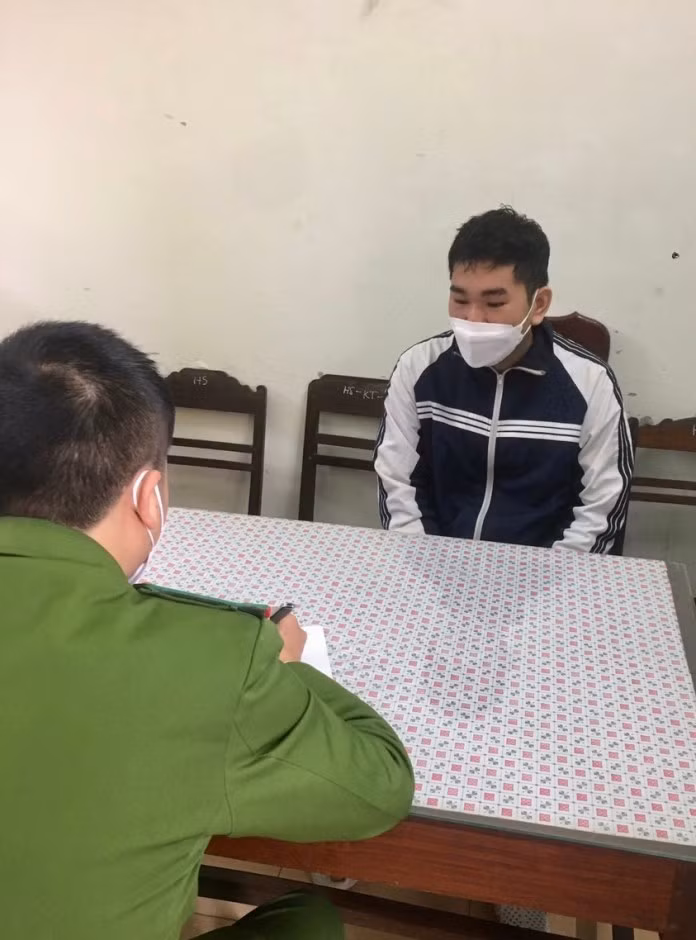 Đối tượng Trịnh Quang Huy tại cơ quan công an.