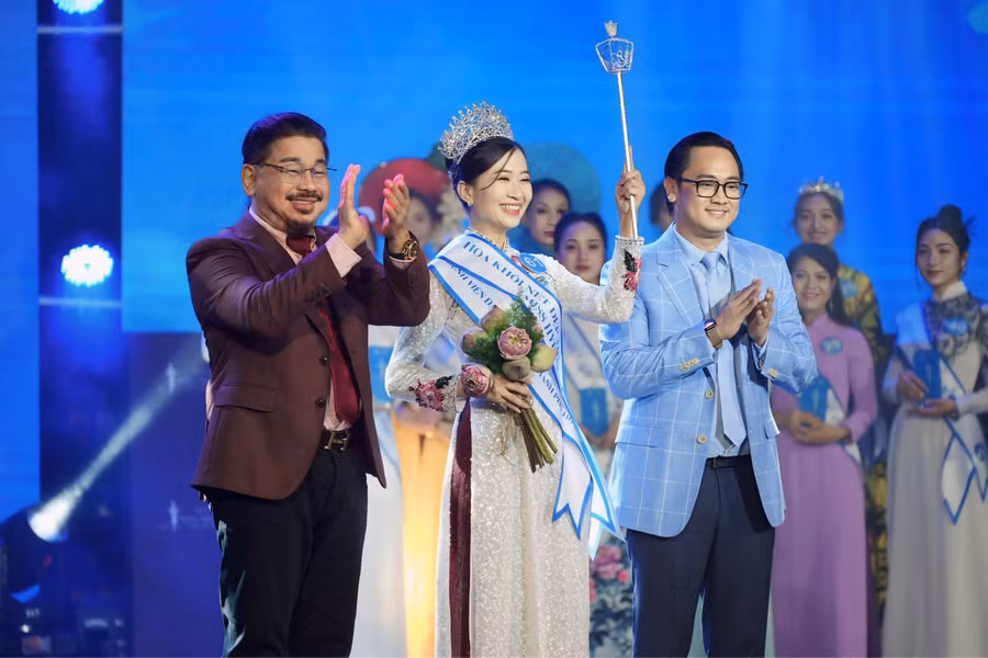 Điều dưỡng Phạm Thị Thu Đông - Bệnh viện Đại học Y Dược TPHCM đăng quang ngôi vị Hoa khôi cuộc thi Nét đẹp Thầy thuốc trẻ - Miss HYPA 2024. (Ảnh: BTC).