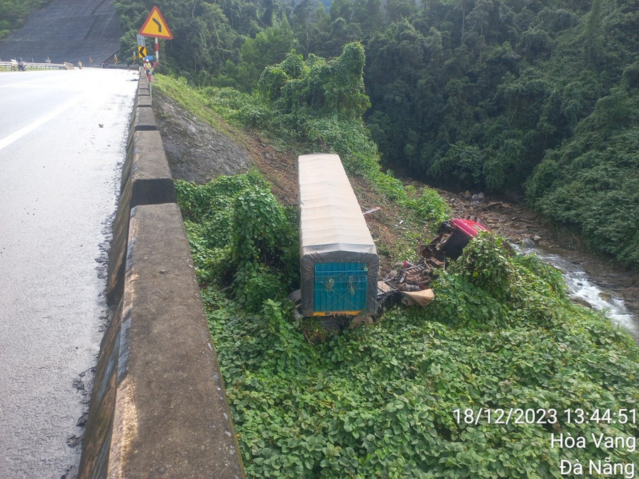 Vụ tai nạn khiến 2 người bị thương. Vụ tai nạn khiến 2 người bị thương.