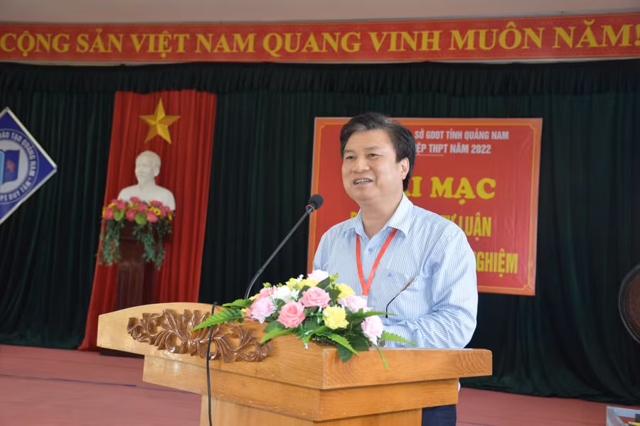 Thứ trưởng Nguyễn Hữu Độ phát biểu tại buổi kiểm tra công tác chấm thi. Ảnh: M.T