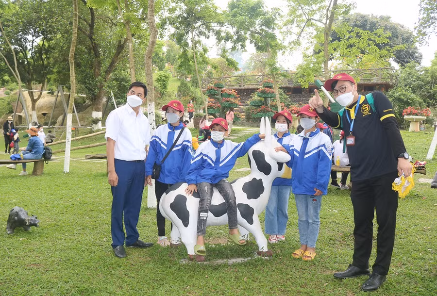 Học sinh trường Tiểu học Lam Vỹ (Định Hóa, Thái Nguyên) được tham gia hoạt động tại không gian giáo dục trải nghiệm kỹ năng sống Nhà tôi (Thành phố Thái Nguyên)