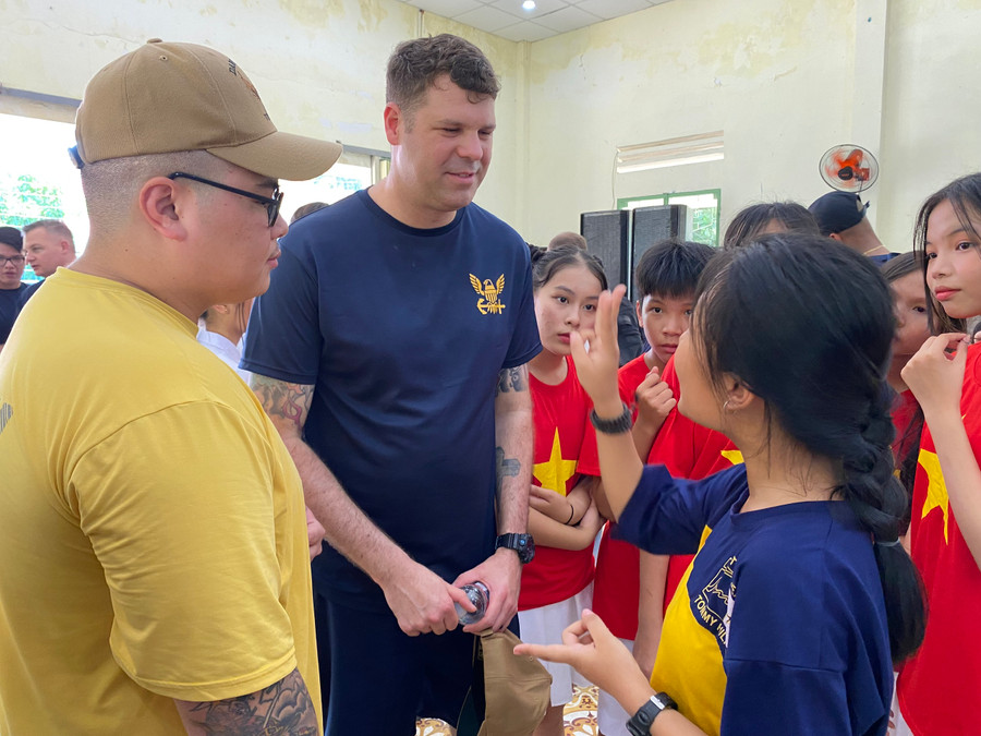 Đây là chương trình nằm trong chuỗi hoạt động cộng đồng của sĩ quan, thủy thủ tàu sân bay tại Đà Nẵng từ 25 đến 30/6. Đây là chương trình nằm trong chuỗi hoạt động cộng đồng của sĩ quan, thủy thủ tàu sân bay tại Đà Nẵng từ 25 đến 30/6.