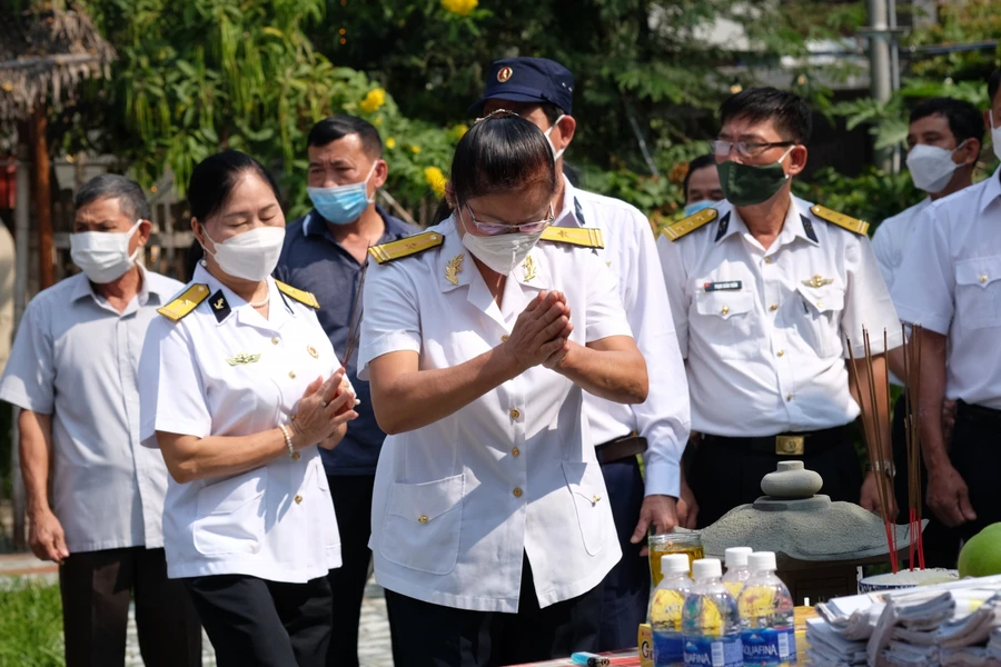 Tưởng niệm 64 chiến sĩ Hải quân hy sinh khi làm nhiệm vụ bảo vệ Gạc Ma ngày 14/3/1988. 