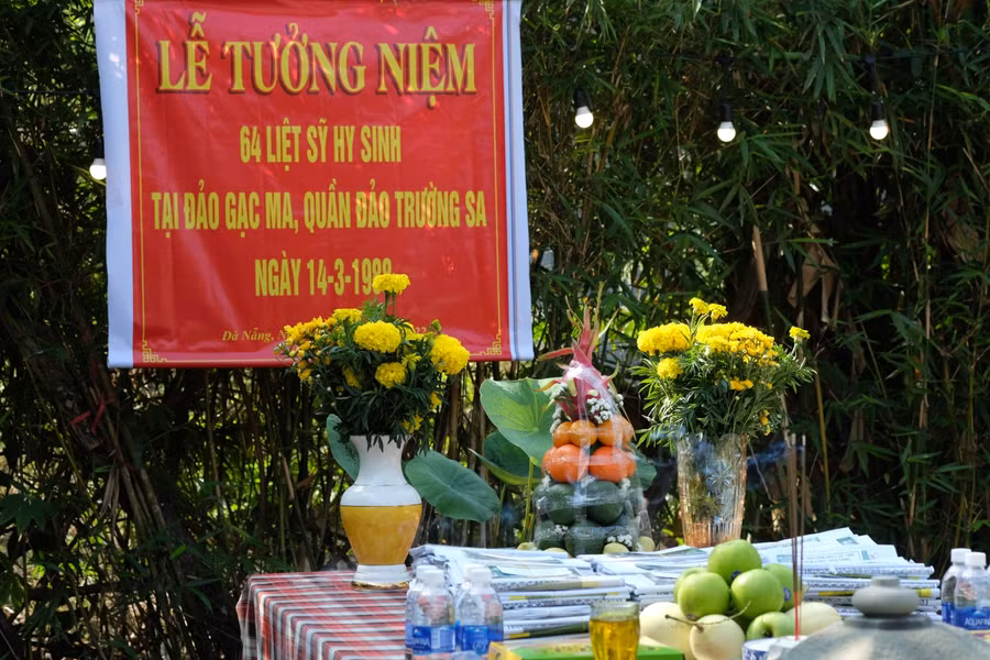 Sáng 14/3, tại phường Thọ Quang (quận Sơn Trà, TP Đà Nẵng), Hội cựu chiến binh Lữ đoàn 83 Công binh Hải quân đã tổ chức lễ tưởng niệm 64 chiến sĩ hy sinh tại Gạc Ma – quần đảo Trường Sa vào ngày 14/3/1988.