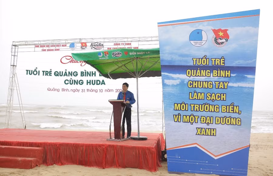 Ông Đặng Đại Bàng - UVBCH Trung ương Đoàn, TUV, Bí thư Tỉnh Đoàn Quảng Bình phát biểu tại chương trình.