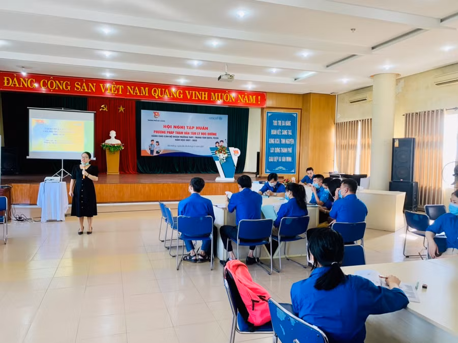 Thành Đoàn Đà Nẵng tổ chức các lớp tập huấn nhằm tìm ra giải pháp ngăn chặn bạo lực học đường, xây dựng môi trường học tập thân thiện, an toàn.