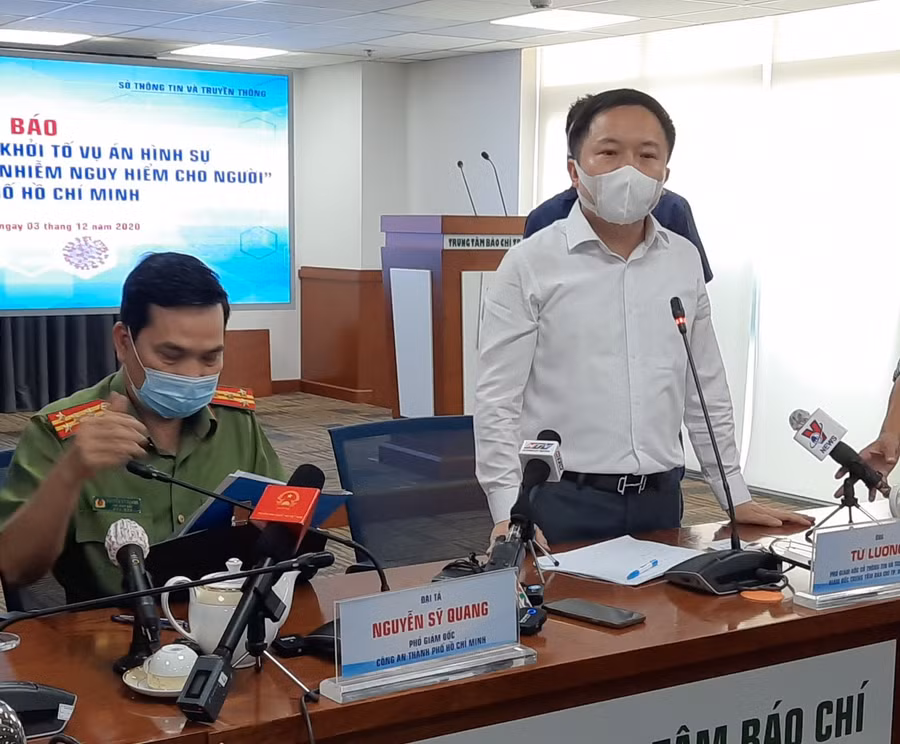 Phó GĐ Sở TT&amp;TT TPHCM phát biểu với báo chí