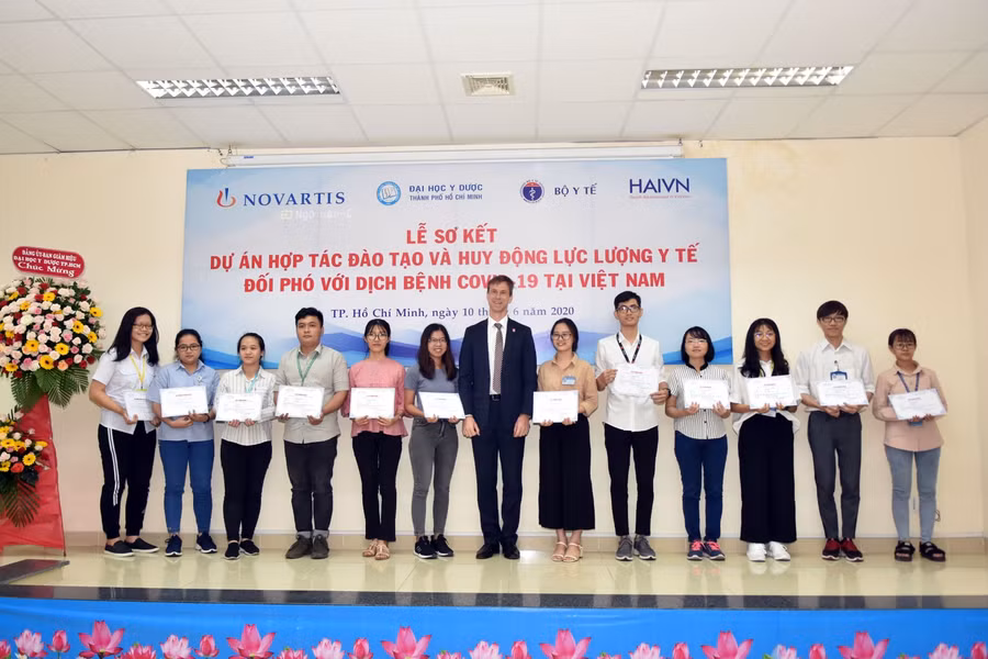 Buổi sơ kết dự án hợp tác đào tạo và huy động lực lượng ứng phó với dịch Covid-19.