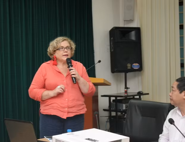 Bà Joanna Wood, Tham tán giáo dục và khoa học, Đại sứ quán Úc chia sẻ về kinh nghiệm nâng cao nhận thức về giáo dục nghề nghiệp