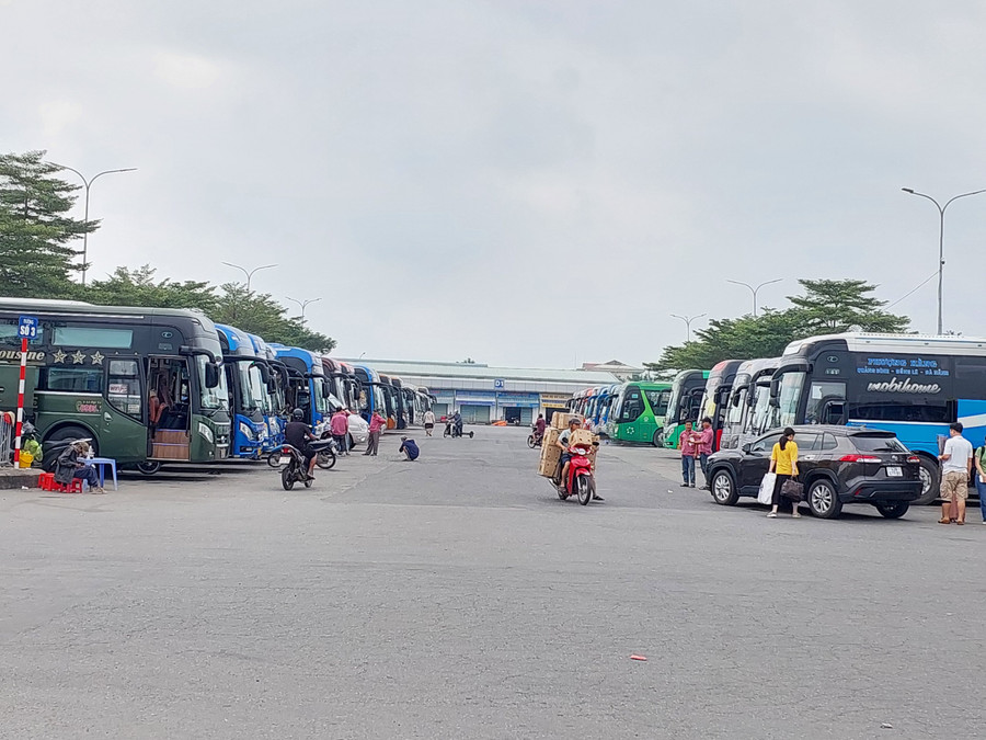 Sở GTVT Đà Nẵng cũng yêu cầu bến xe, các đơn vị kinh doanh vận tải bố trí phương tiện đảm bảo điều kiện an toàn, nhân viên phục vụ, lái xe đầy đủ. Sở GTVT Đà Nẵng cũng yêu cầu bến xe, các đơn vị kinh doanh vận tải bố trí phương tiện đảm bảo điều kiện an toàn, nhân viên phục vụ, lái xe đầy đủ.