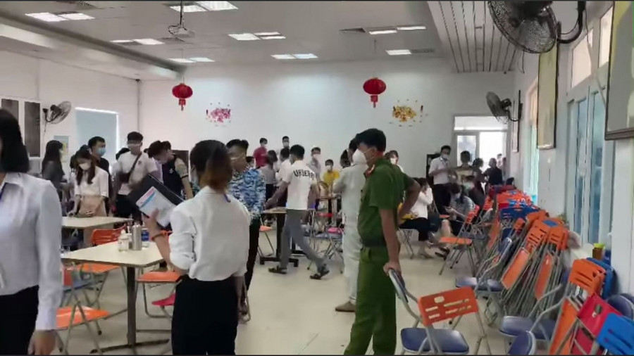 Công an kiểm tra Văn phòng đại diện tại Đà Nẵng của Công ty Cổ phần tập đoàn Liên kết Việt Nam. 