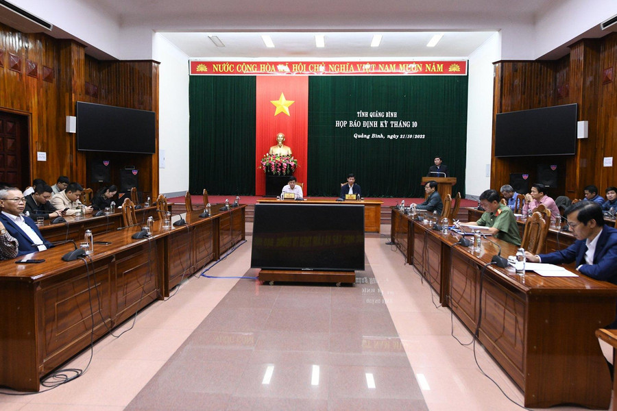 Tại buổi họp báo định kỳ, Quảng Bình đã thông tin về việc tổ chức Lễ tưởng niệm các anh hùng, liệt sĩ hi sinh tại “hang Tám Cô”. Ảnh: H.A. Tại buổi họp báo định kỳ, Quảng Bình đã thông tin về việc tổ chức Lễ tưởng niệm các anh hùng, liệt sĩ hi sinh tại “hang Tám Cô”. Ảnh: H.A.