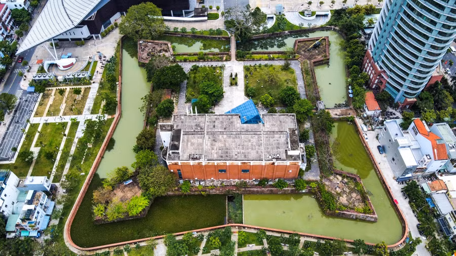 Di tích Thành Điện Hải nhìn từ trên cao. 