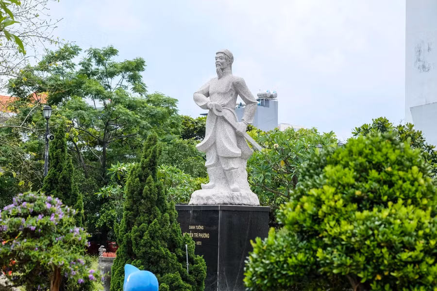 Tượng đài danh tướng Nguyễn Tri Phương sẽ được tôn tạo. Phần sân phía trước tượng đài được mở rộng tạo không gian thoáng đãng. Ngoài ra, nhà trưng bày được xây dựng ngầm toàn bộ dưới lòng đất, quy mô công trình nhỏ chìm phía dưới không cản trở tầm nhìn bao quát chung toàn bộ tổng thế di tích. Nhà trưng bày gồm 1 phòng trưng bày chính (156,19m2), 1 phòng trải nghiệm thực tế ảo 3D (83,25m2), cùng phòng làm việc, phòng kỹ thuật phục vụ âm thanh, ánh sáng, khu vệ sinh, lối lên xuống phục vụ nhu cầu tham quan, đi lại hàng ngày...