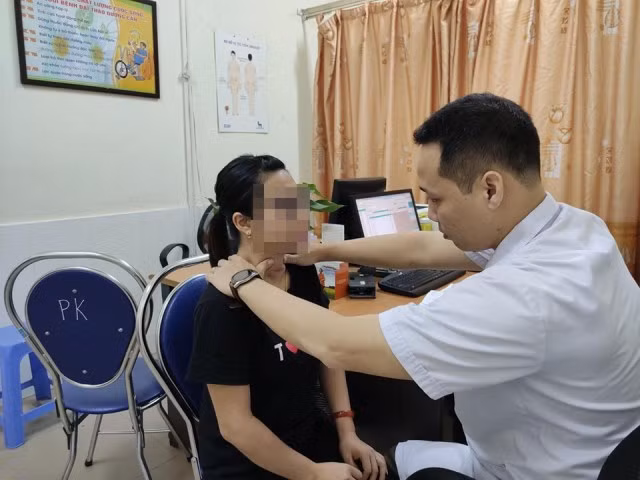 Chữa basedow bằng thuốc lá, bệnh nhân bị nhiễm trùng cổ nặng.