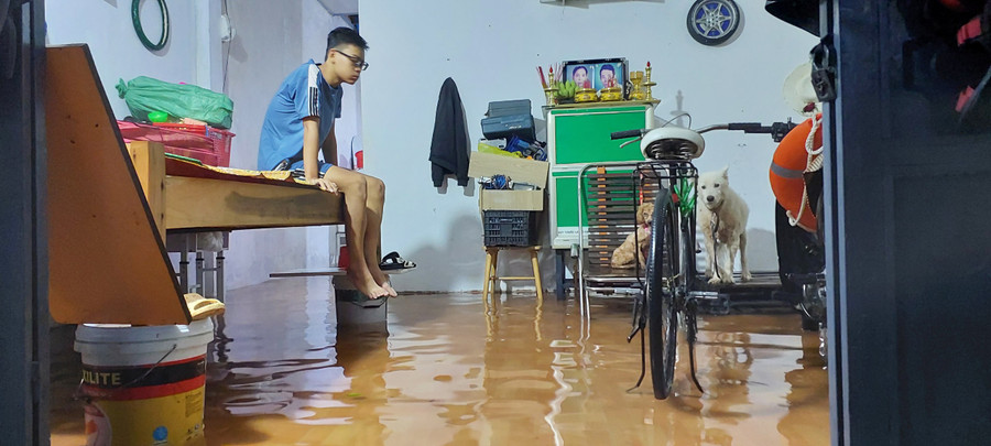 Nhà người dân ở Khe Cạn bị nước vào nhà. Ảnh: Vinh Hoàng Nhà người dân ở Khe Cạn bị nước vào nhà. Ảnh: Vinh Hoàng