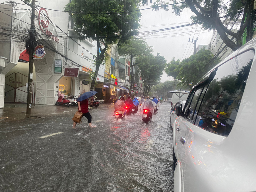 Dự báo đợt mưa lớn sẽ còn kéo dài đến 17/10. (Ảnh: Hoàng Vinh) Dự báo đợt mưa lớn sẽ còn kéo dài đến 17/10. (Ảnh: Hoàng Vinh)