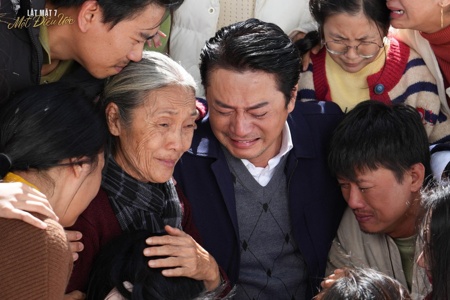 Lật mặt 7 ca ngợi tình cảm gia đình, đặc biệt là tấm lòng của người mẹ dành cho các con, cháu.