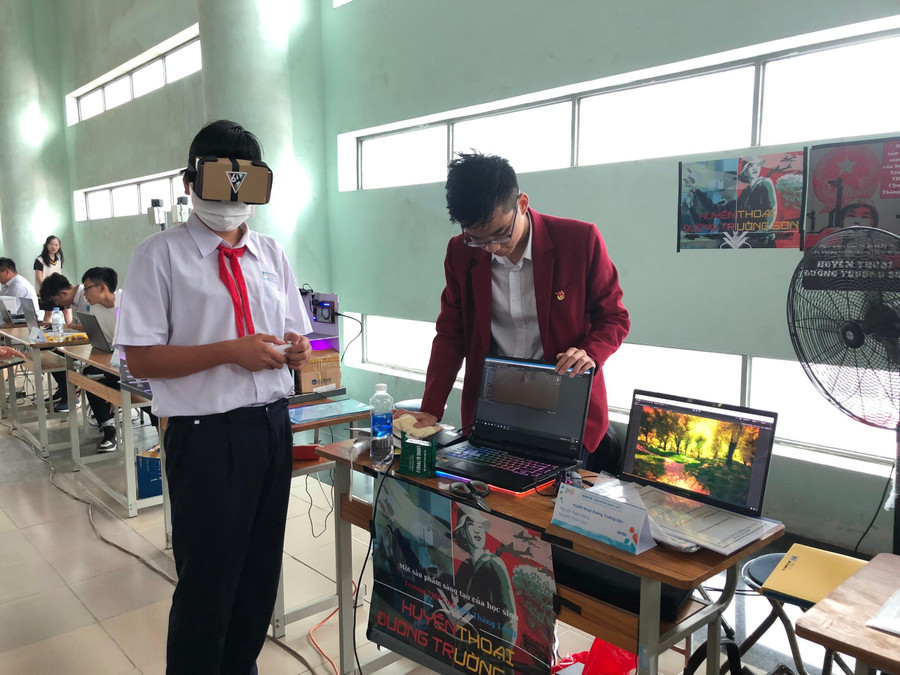 Triển lãm “Sản phẩm sáng tạo học sinh, sinh viên”.