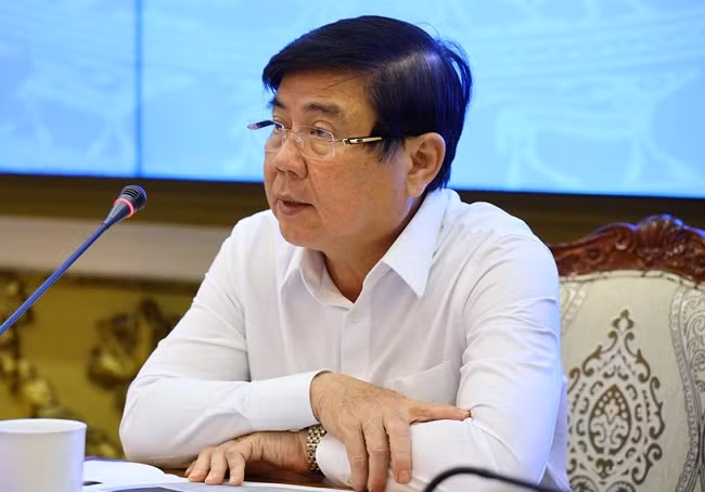 Chủ tịch UBND TP.HCM Nguyễn Thành Phong chỉ đạo tại cuộc họp. (Ảnh: Huyền Mai)