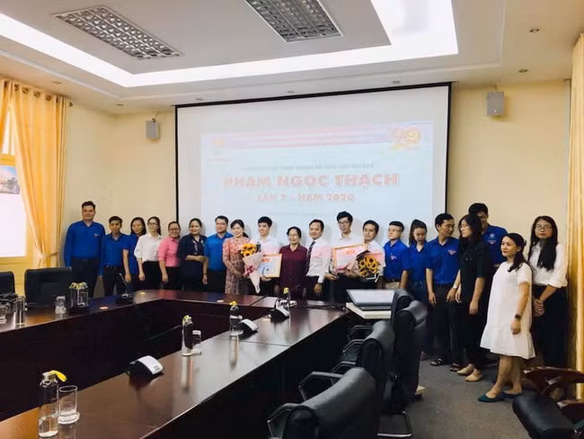 Tuyên dương và trao giải thưởng Phạm Ngọc Thạch năm 2020 cho 28 bác sĩ trẻ