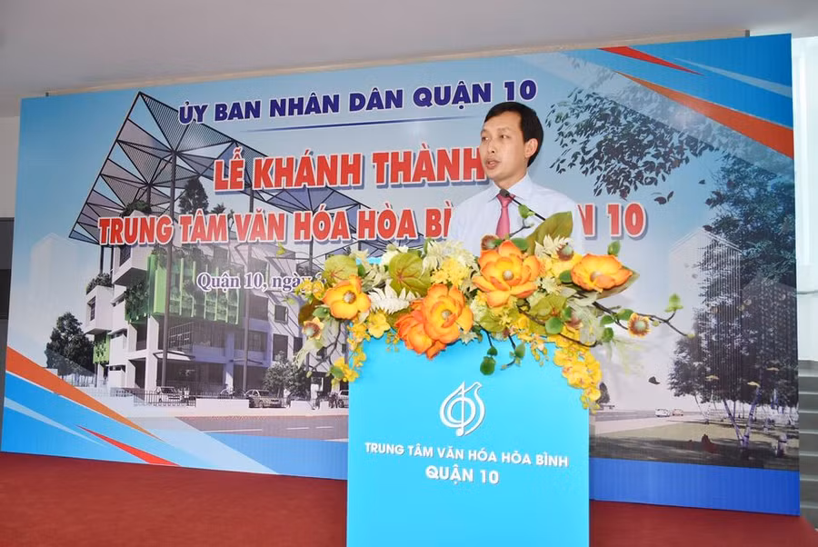 Chủ tịch UBND Quận 10 TPHCM- Vũ Anh Khoa phát biểu tại buổi lễ (Ảnh: Hòa Bình)