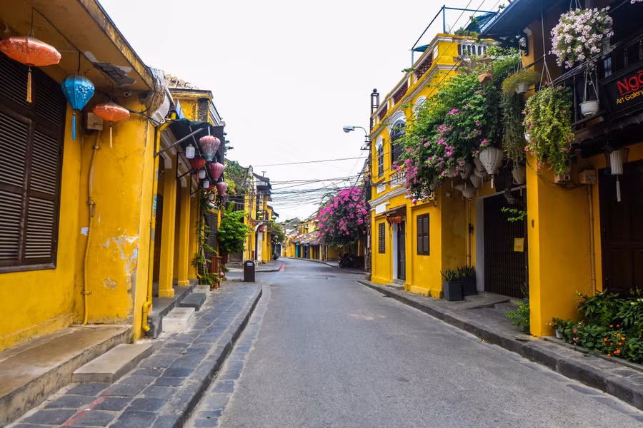 Những căn nhà cổ trong Phố cổ Hội An. Ảnh: Hoàng Vinh. 