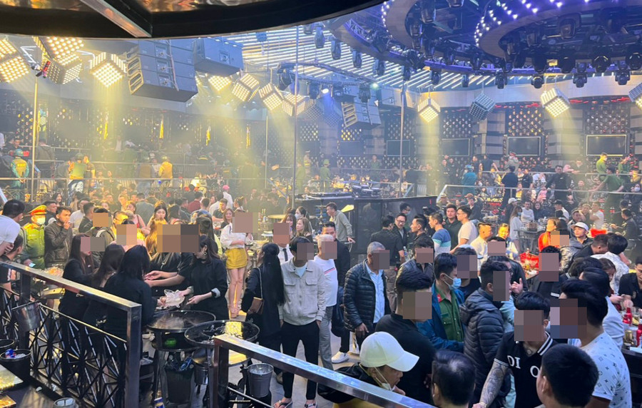 Bên trong vũ trường New Phương Đông. Ảnh: Công an Đà Nẵng. Bên trong vũ trường New Phương Đông. Ảnh: Công an Đà Nẵng.