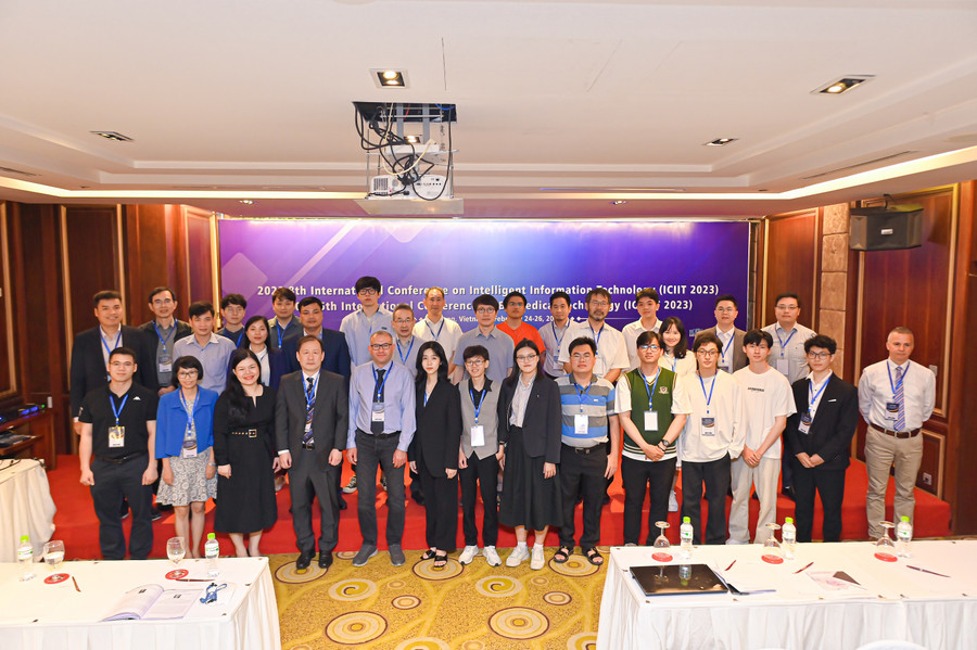 Các nhà nghiên cứu tham gia hội thảo ICIIT 2023. Ảnh: Phan Hiền. Các nhà nghiên cứu tham gia hội thảo ICIIT 2023. Ảnh: Phan Hiền.
