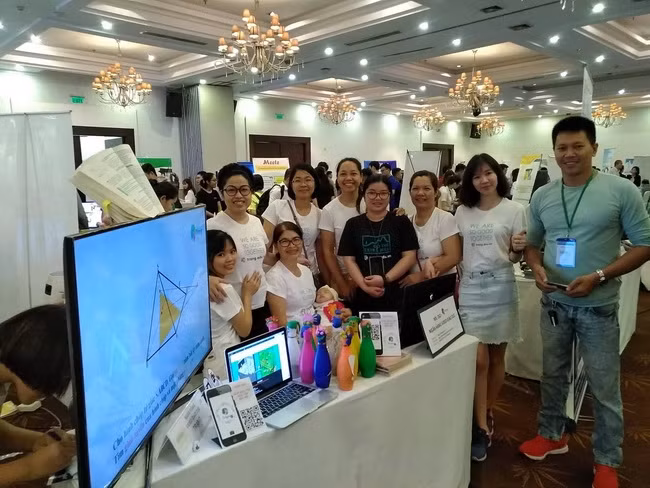 Nhóm dự án "Ngân hàng video giáo dục" tham gia ngày hội với mong muốn kêu gọi nhà đầu tư, phát triển dự án và giới thiệu đến đông đảo phụ huynh