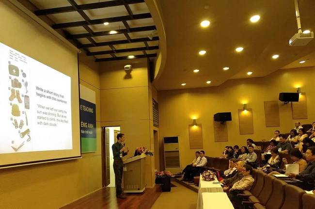 Báo cáo viên nước ngoài chia sẻ tham luận tại hội thảo. Báo cáo viên nước ngoài chia sẻ tham luận tại hội thảo.