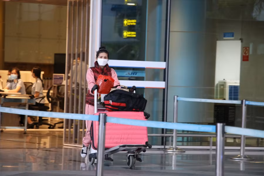 Đoàn khách quốc tế đầu tiên đến Việt Nam qua Cảng hàng không Quốc tế Đà Nẵng. 