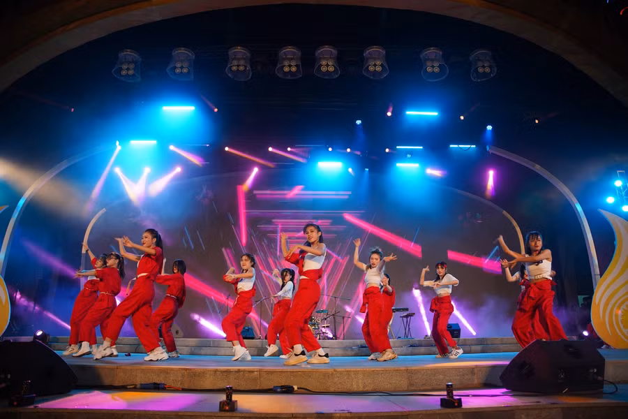 Những tiết mục sôi động, đầy hấp dẫn.